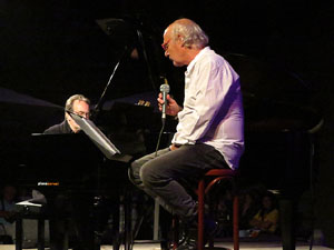 XI Marxa de Torxes. Concert de Joan Isaac a la plaça de la Catedral