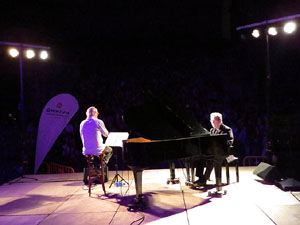 XI Marxa de Torxes. Concert de Joan Isaac a la plaça de la Catedral