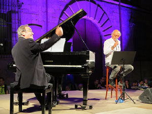 XI Marxa de Torxes. Concert de Joan Isaac a la plaça de la Catedral