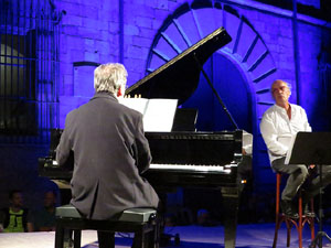 XI Marxa de Torxes. Concert de Joan Isaac a la plaça de la Catedral