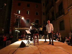 XI Marxa de Torxes. Concert de Joan Isaac a la plaça de la Catedral