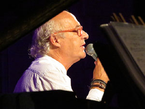 XI Marxa de Torxes. Concert de Joan Isaac a la plaça de la Catedral