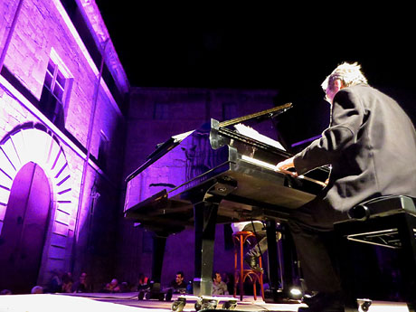 XI Marxa de Torxes. Concert de Joan Isaac a la plaça de la Catedral