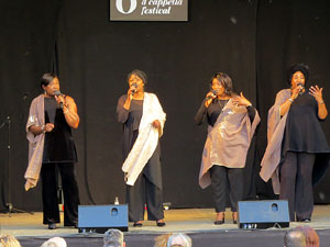 Festival A Capella 2017. Actuaci&oacute; del grup Black Voices a la pla&ccedil;a de la Independ&egrave;ncia