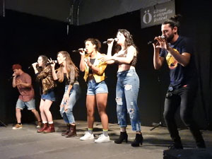 Festival A Capella 2017. Actuaci&oacute; del grup Kundala a la pla&ccedil;a de la Independ&egrave;ncia