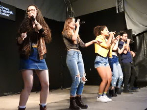 Festival A Capella 2017. Actuaci&oacute; del grup Kundala a la pla&ccedil;a de la Independ&egrave;ncia