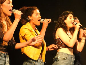 Festival A Capella 2017. Actuaci&oacute; del grup Kundala a la pla&ccedil;a de la Independ&egrave;ncia