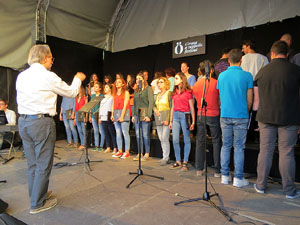 Festival A Capella 2017. Actuaci&oacute; del cor de la UdG a la pla&ccedil;a de la Independ&egrave;ncia