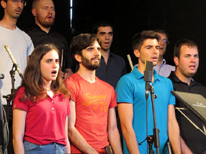 Festival A Capella 2017. Actuaci&oacute; del cor de la UdG a la pla&ccedil;a de la Independ&egrave;ncia