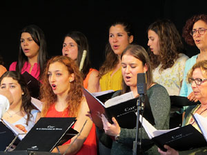 Festival A Capella 2017. Actuaci&oacute; del cor de la UdG a la pla&ccedil;a de la Independ&egrave;ncia
