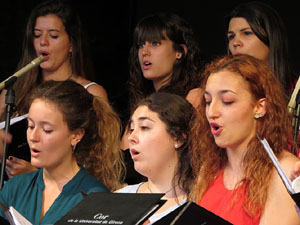 Festival A Capella 2017. Actuaci&oacute; del cor de la UdG a la pla&ccedil;a de la Independ&egrave;ncia