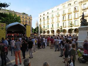 Festival A Capella 2017. Actuaci&oacute; del cor de la UdG a la pla&ccedil;a de la Independ&egrave;ncia