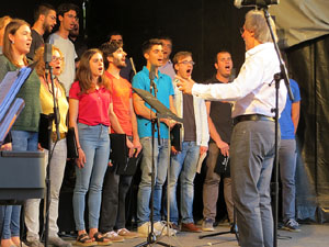 Festival A Capella 2017. Actuaci&oacute; del cor de la UdG a la pla&ccedil;a de la Independ&egrave;ncia