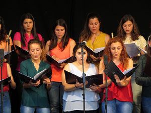 Festival A Capella 2017. Actuaci&oacute; del cor de la UdG a la pla&ccedil;a de la Independ&egrave;ncia