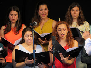 Festival A Capella 2017. Actuaci&oacute; del cor de la UdG a la pla&ccedil;a de la Independ&egrave;ncia
