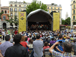 Festival A Capella 2017. Actuació de la Coral Xàntica a la plaça de la Independència