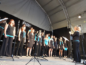 Festival A Capella 2017. Actuació de la Coral Xàntica a la plaça de la Independència