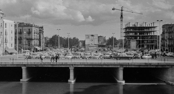 Construcció dels bolets de la plaça Catalunya. 6 de maig 1967
