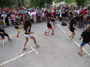 Festa Major de Sant Daniel 2017 - Danses infantils al pont de la font d'en Pericot