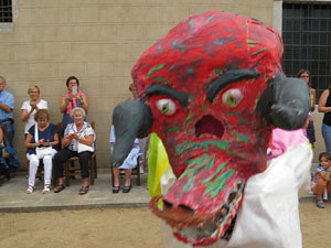 Festa Major de Sant Daniel 2017 - Danses i salutacions a la placeta del monestir de Sant Daniel