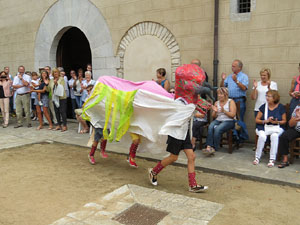 Festa Major de Sant Daniel 2017 - Danses i salutacions a la placeta del monestir de Sant Daniel