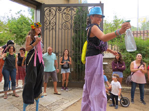 Festa Major de Sant Daniel 2017 - Danses i salutacions a la placeta del monestir de Sant Daniel
