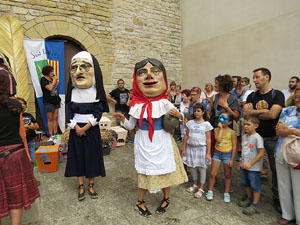 Festa Major de Sant Daniel 2017 - Danses i salutacions a la placeta del monestir de Sant Daniel