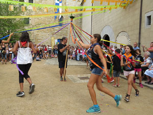 Festa Major de Sant Daniel 2017 - Danses i salutacions a la placeta del monestir de Sant Daniel
