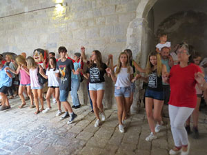 Festa Major de Sant Daniel 2017 - Audició i ballada de la Sardana de les monges al claustre del Monestir de Sant Daniel