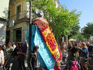 Festes de Primavera de Girona 2017. Cercavila de mulasses amb la Mula Baba i l'Ase de Bessan