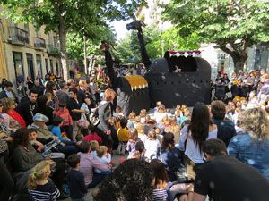 Festes de Primavera de Girona 2017. Cercavila de mulasses amb la Mula Baba i l'Ase de Bessan