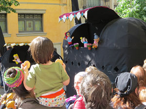 Festes de Primavera de Girona 2017. Cercavila de mulasses amb la Mula Baba i l'Ase de Bessan