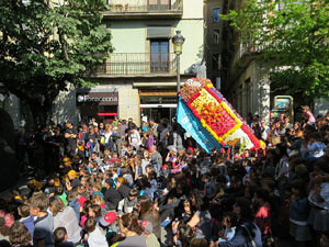 Festes de Primavera de Girona 2017. Cercavila de mulasses amb la Mula Baba i l'Ase de Bessan