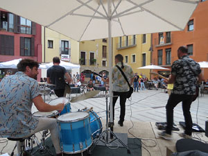 Festival de Guitarra 2017. Actuaci&oacute; de 13th Magic Skull a la pla&ccedil;a del Pou Rod&oacute;
