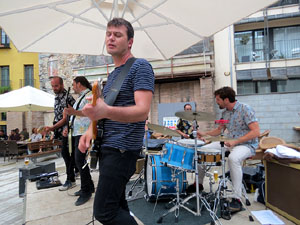 Festival de Guitarra 2017. Actuaci&oacute; de 13th Magic Skull a la pla&ccedil;a del Pou Rod&oacute;