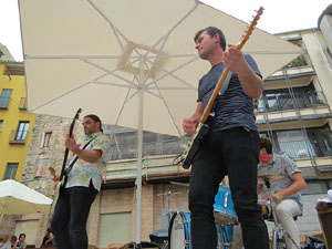 Festival de Guitarra 2017. Actuaci&oacute; de 13th Magic Skull a la pla&ccedil;a del Pou Rod&oacute;