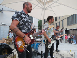 Festival de Guitarra 2017. Actuaci&oacute; de 13th Magic Skull a la pla&ccedil;a del Pou Rod&oacute;