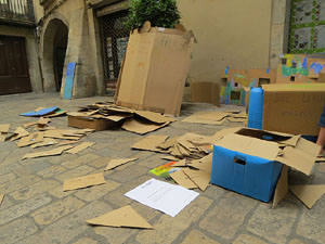 inund'ART 2017. Muntatges i instal&middot;lacions a diversos espais: pont de Pedra, Voltes d'en Ros&eacute;s, pla&ccedil;a de les Castanyes, la llera de l'Onyar