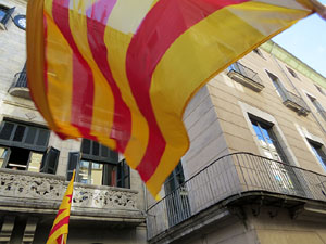 Concentració a la plaça del Vi de recolzament a l'alcaldessa Marta Madrenas, cridada a declarar per haver signat un decret a favor del referèndum 