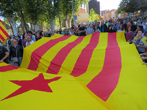 Marxa d'acompanyament a l'alcaldessa Marta Madrenas, cridada a declarar per haver signat un decret a favor del refer&egrave;ndum 