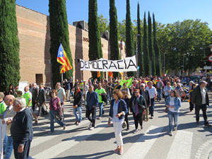 Marxa d'acompanyament a l'alcaldessa Marta Madrenas, cridada a declarar per haver signat un decret a favor del refer&egrave;ndum 