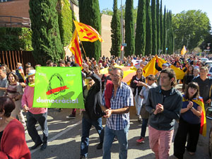 Marxa d'acompanyament a l'alcaldessa Marta Madrenas, cridada a declarar per haver signat un decret a favor del refer&egrave;ndum 