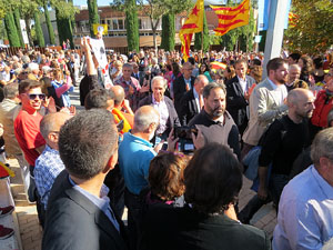 Marxa d'acompanyament a l'alcaldessa Marta Madrenas, cridada a declarar per haver signat un decret a favor del refer&egrave;ndum 
