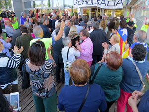 Arribada i sortida de l'alcaldessa Marta Madrenas del Palau de Justícia