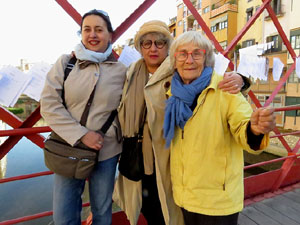 Sant Jordi 2017 a Girona. Activitat Estenem poesia, d'Òmnium Cultural del Gironès