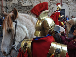 Setmana Santa 2017 a Girona. Sortida dels Manaies per lliurar el Penó