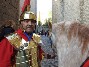 Setmana Santa 2017 a Girona. Sortida dels Manaies per lliurar el Penó