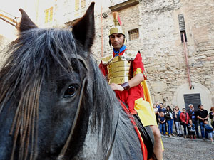 Setmana Santa 2017 a Girona. Sortida dels Manaies per lliurar el Penó