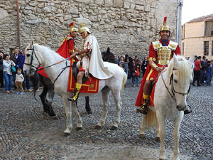 Setmana Santa 2017 a Girona. Sortida dels Manaies per lliurar el Penó