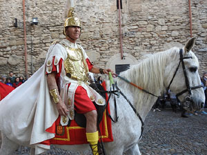 Setmana Santa 2017 a Girona. Sortida dels Manaies per lliurar el Penó